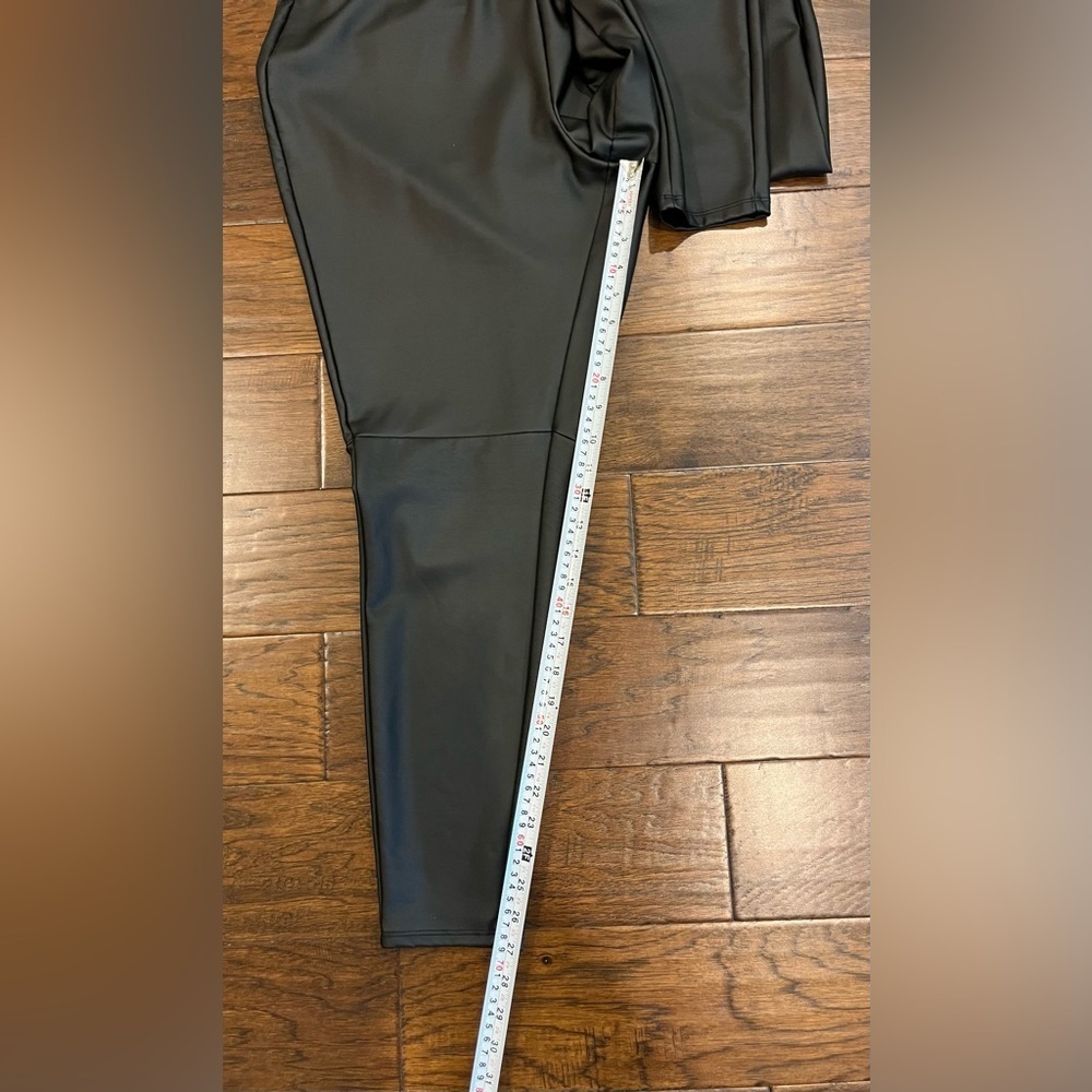 Lane Bryant Women’s Black Leggings Pull On High Waist Faux Leather Size 18/20 - Picture 3 of 8